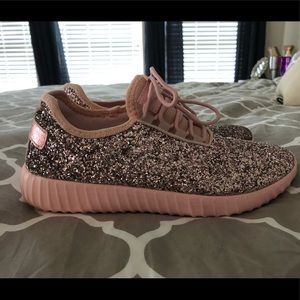 “Glitter bomb” sneakers